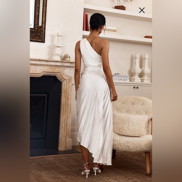 Selfie Leslie White One-Shoulder Pleated Gown with Side Cutout - Picture 3 of 7